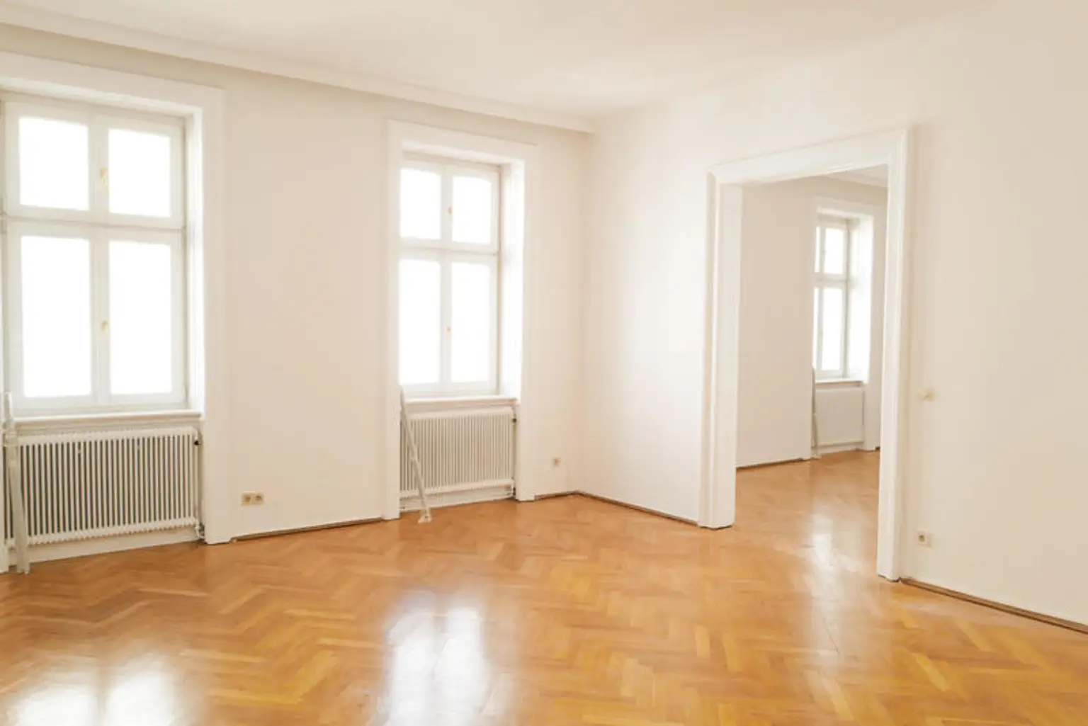 Altbauwohnung mit Innenhof-Balkon - U3 Nähe