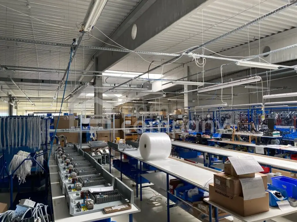 Rendite- Gewerbeobjekt, in Hlohovec/Slowakei, Produktion, Lager, Bürogebäuden  ca.11.000m² vermieteter Fläche.