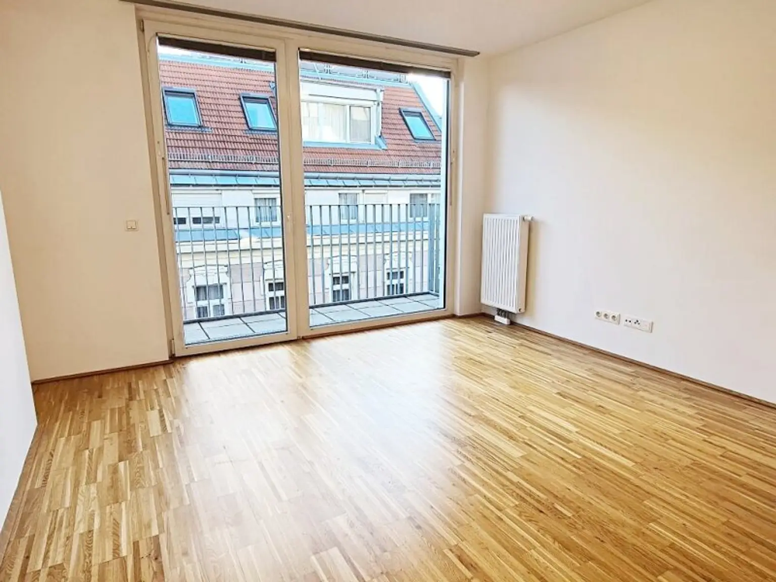 AM SPITZ-NÄHE, gepflegte 36 m2 Neubau mit 4 m2 Balkon, 2 Zimmer, Komplettküche, Wannenbad, Parketten, Garagenplatz möglich, Leopold-Ferstl-Gasse
