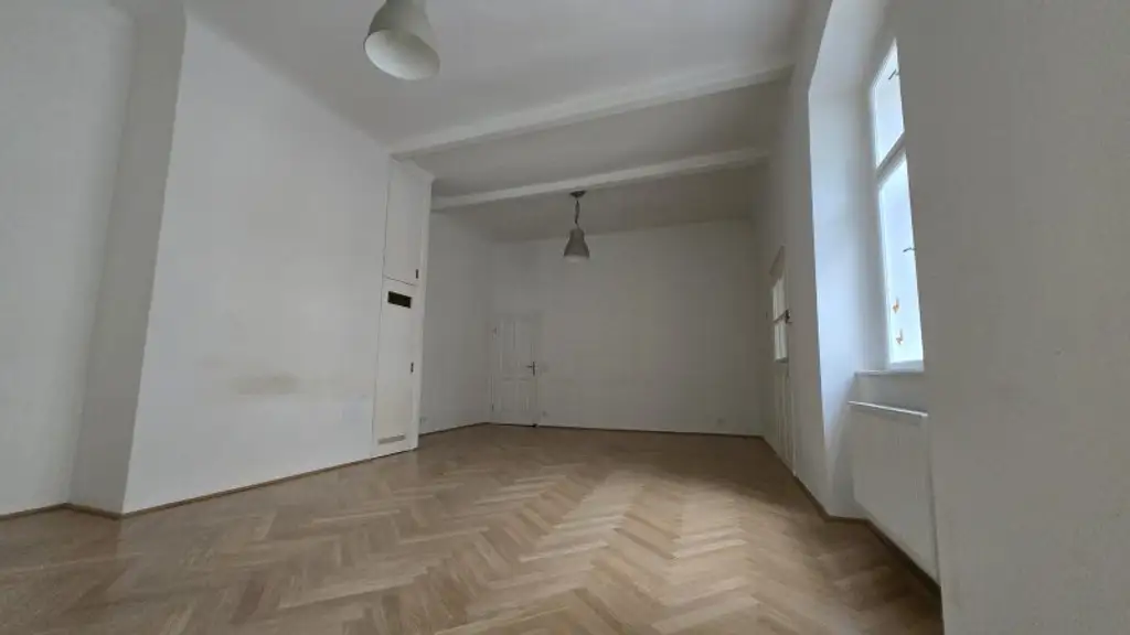 Traumhafte 2-Zimmer-Altbauwohnung in super zentraler Innenstadtlage