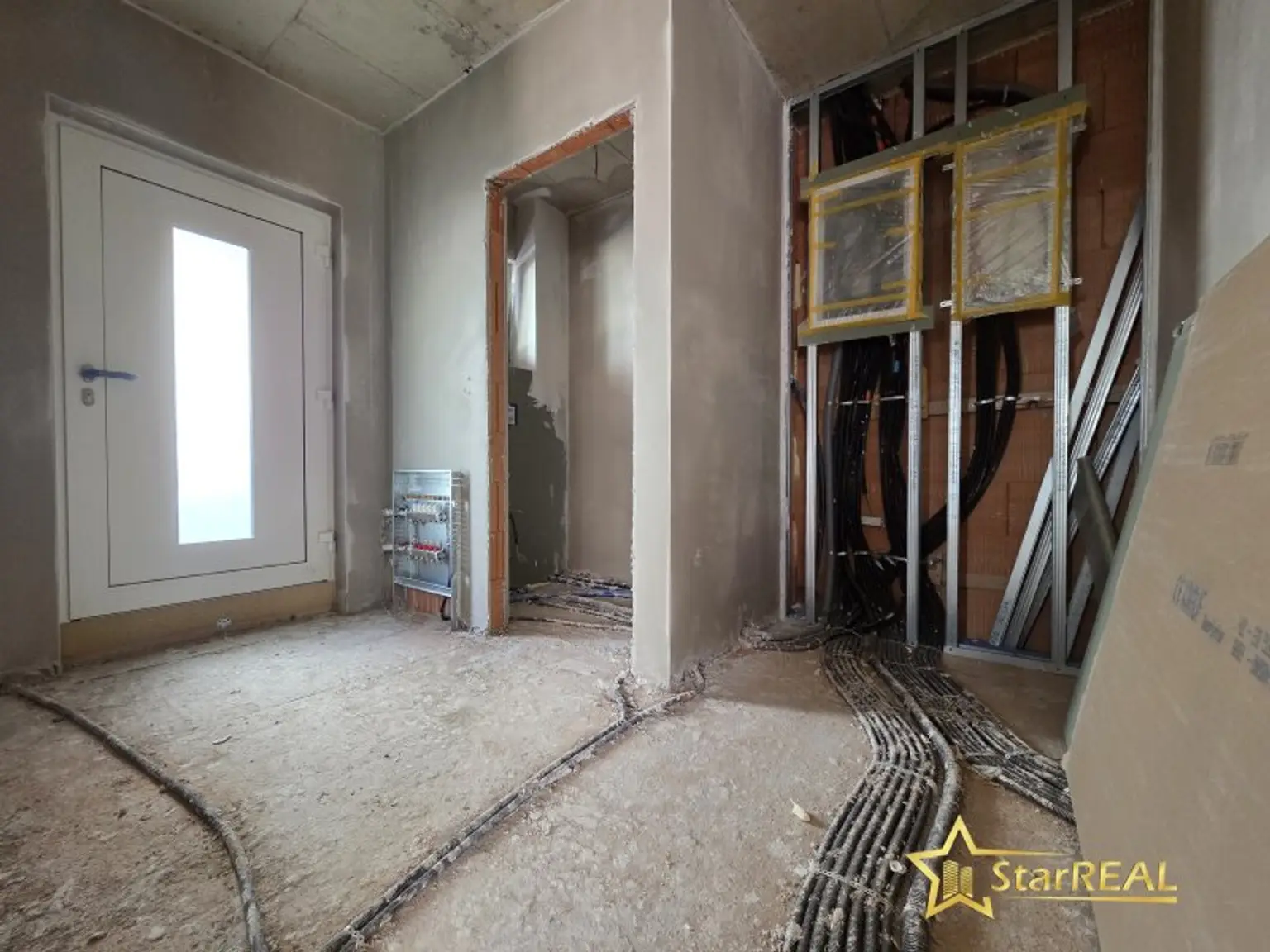 Vorzimmer baugleiches Nebenhaus