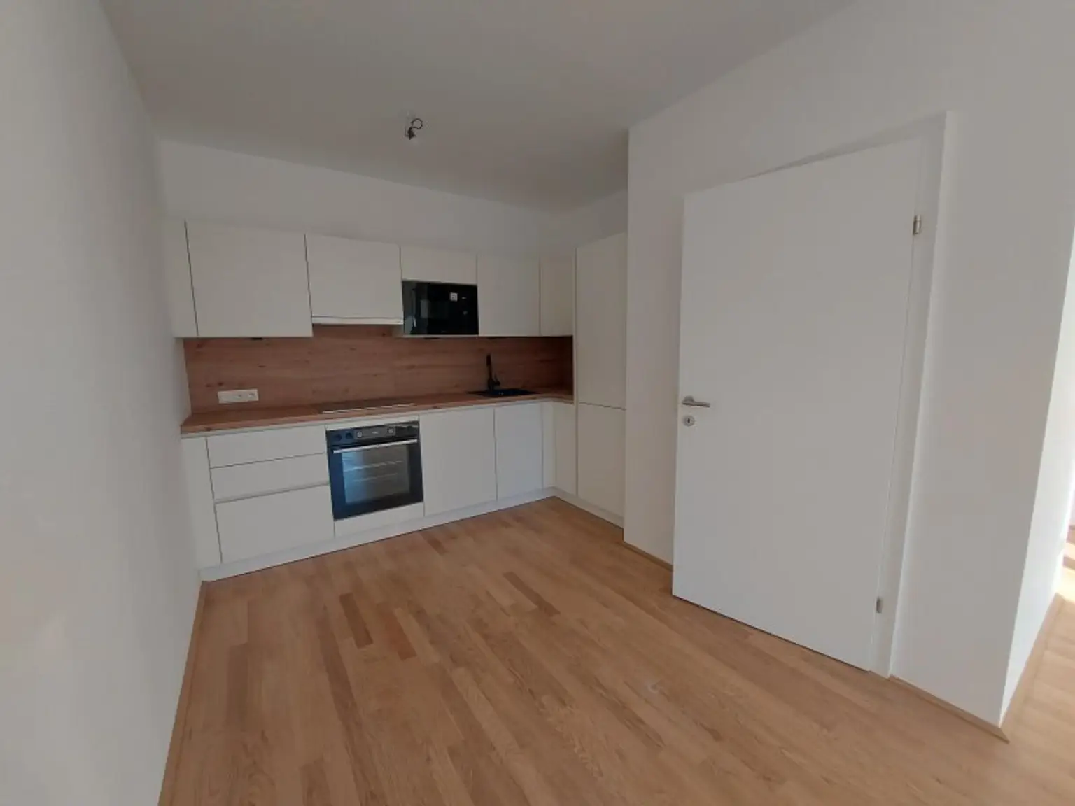 3-Zimmer-Erdgeschoßwohnung mit Terrasse und Tiefgaragenstellplatz (Top 02)