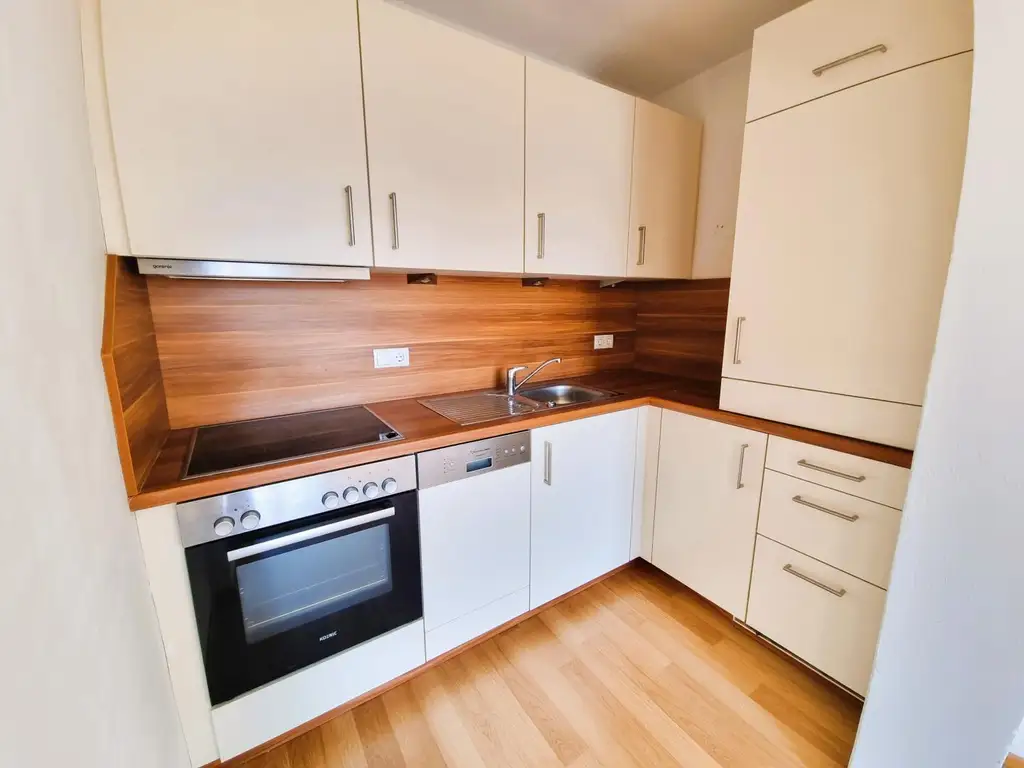 Top Lage: Attraktive 2-Zimmer-Wohnung mit Lift und Sonnenbalkon