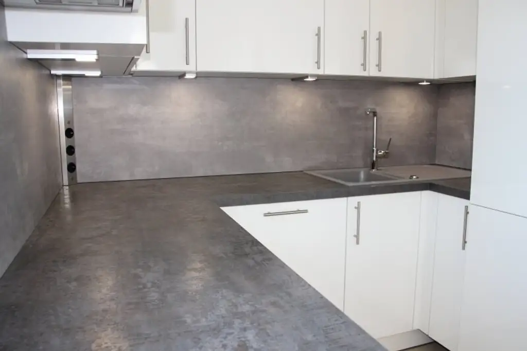 WALK-IN DUSCHE, EWE-KÜCHE, SÜDSEITIGE LOGGIA, GRÜNBLICK, ATTRAKTIVE NEUBAUMIETE IN KORNEUBURG!!