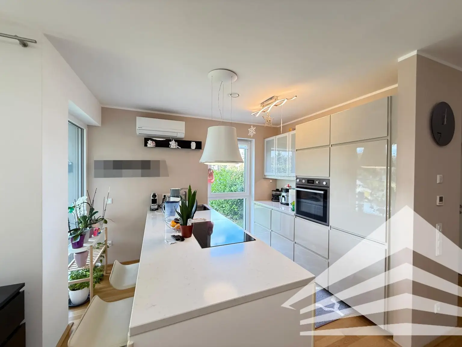 Moderne 3 Zimmerwohnung mit 177 m² Eigengarten in Linz/Pichling!