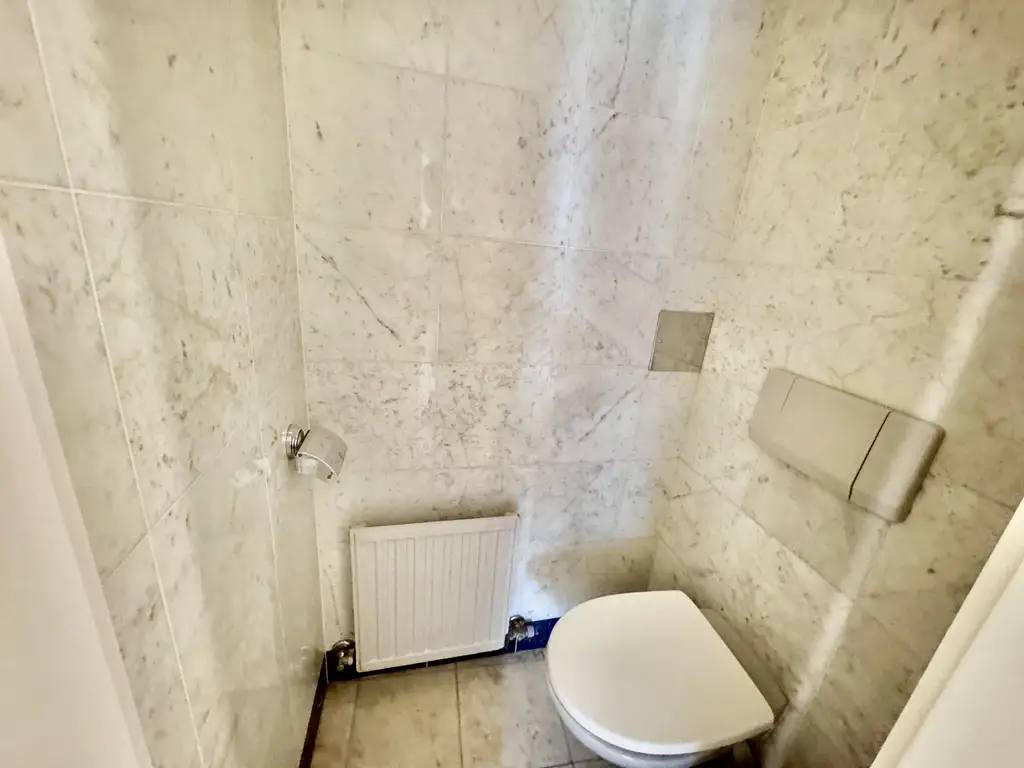 ALTBAUWOHNUNG NÄHE MARIAHILFER STRAßE - CHARMANTE;HELLE ALTBAUWOHNUNG - IDEAL FÜR WG ODER FAMILIE!
