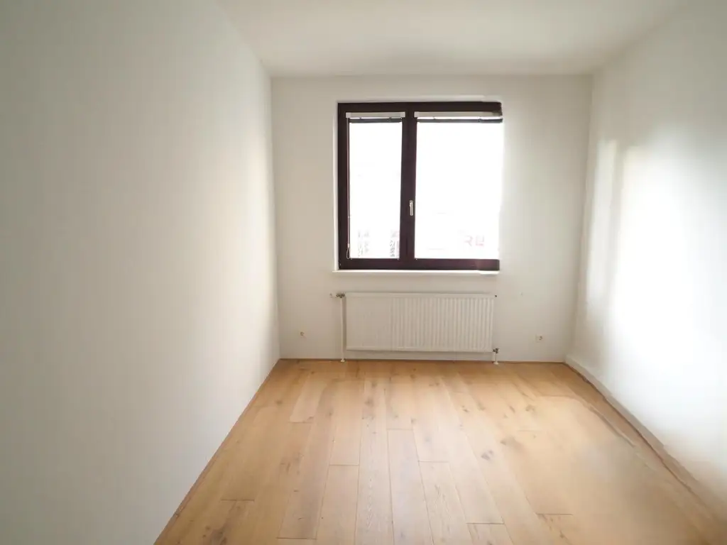 AUSGEZEICHNETE INFRASTRUKTUR - SCHÖNE VERMIETETE 3-ZIMMER-WOHNUNG MIT IDYLLISCHEM GEMEINSCHAFTSGARTEN