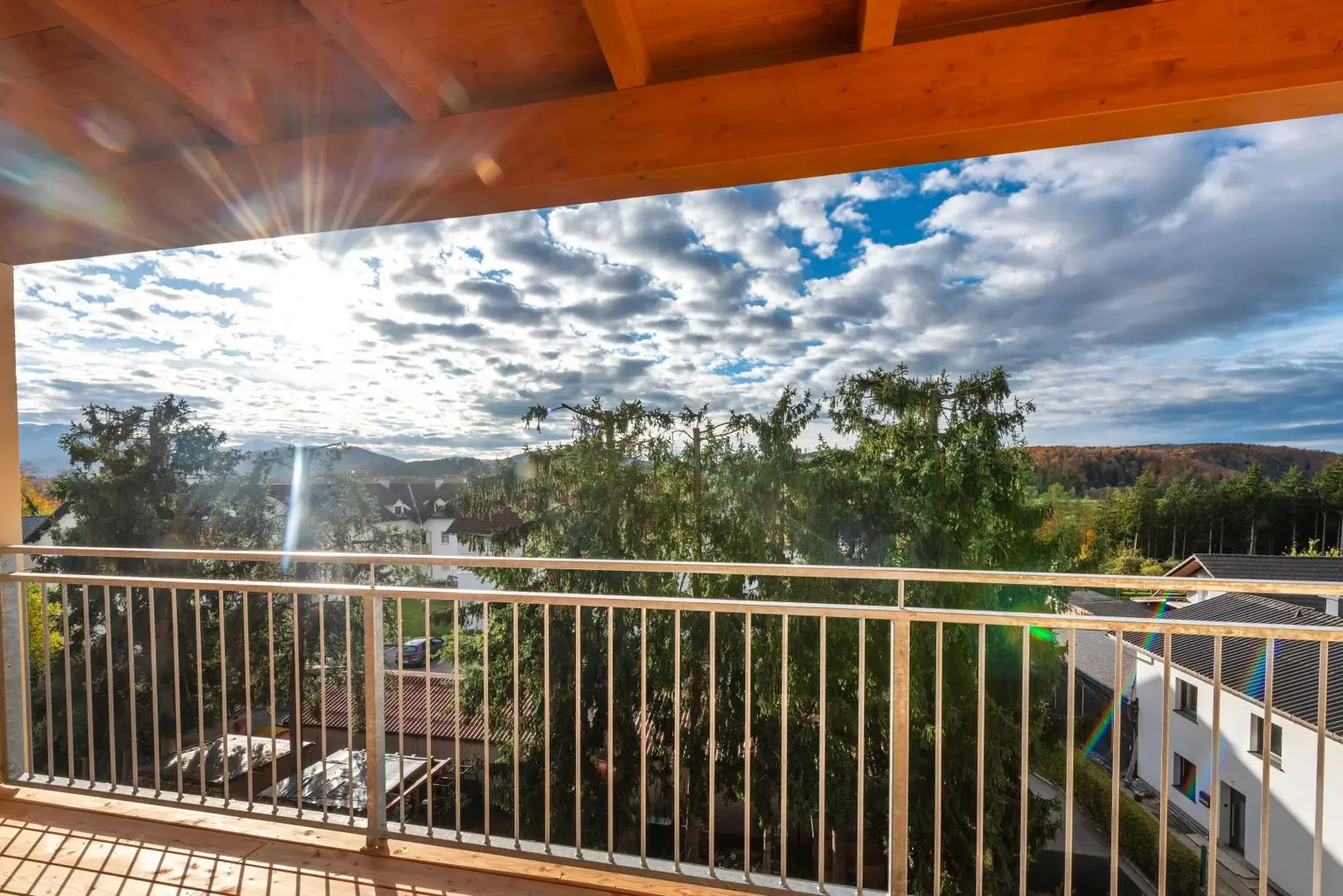 Neubau mit Qualität: Helle Wohnung mit großer, überdachter Terrasse