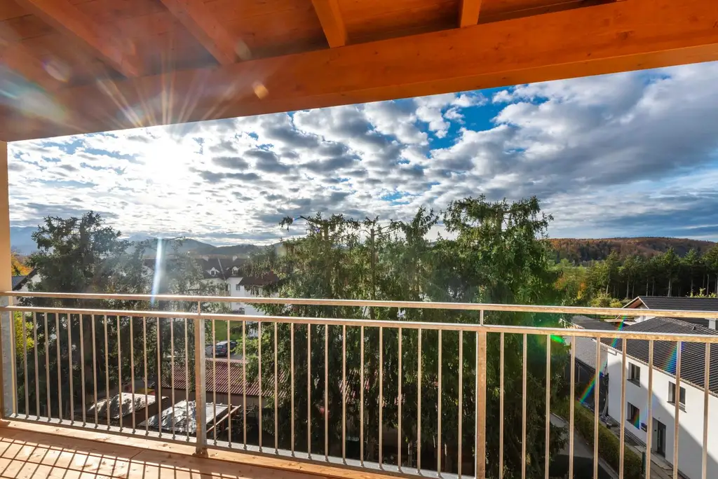 Neubau mit Qualität: Helle Wohnung mit großer, überdachter Terrasse