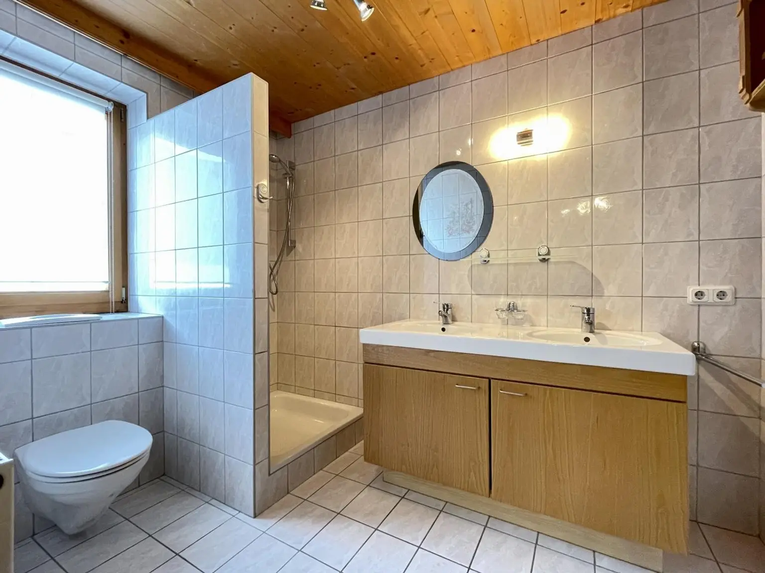 Haus - Badezimmer - DG