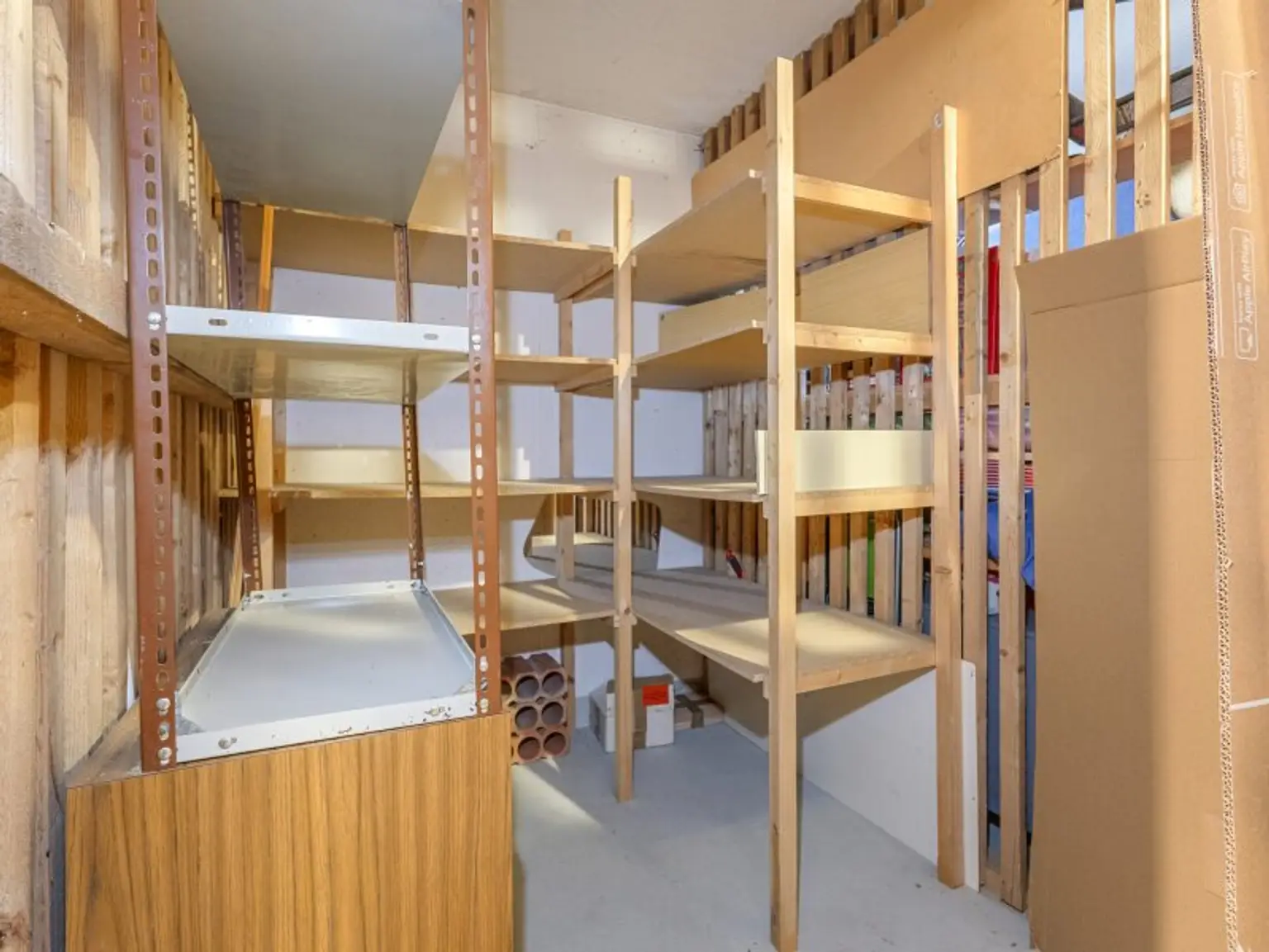 Schöne und teilmöblierte 2 Zimmer Wohnung 65m² mit Westloggia und Tiefgarage in Viktring - Rekabachweg