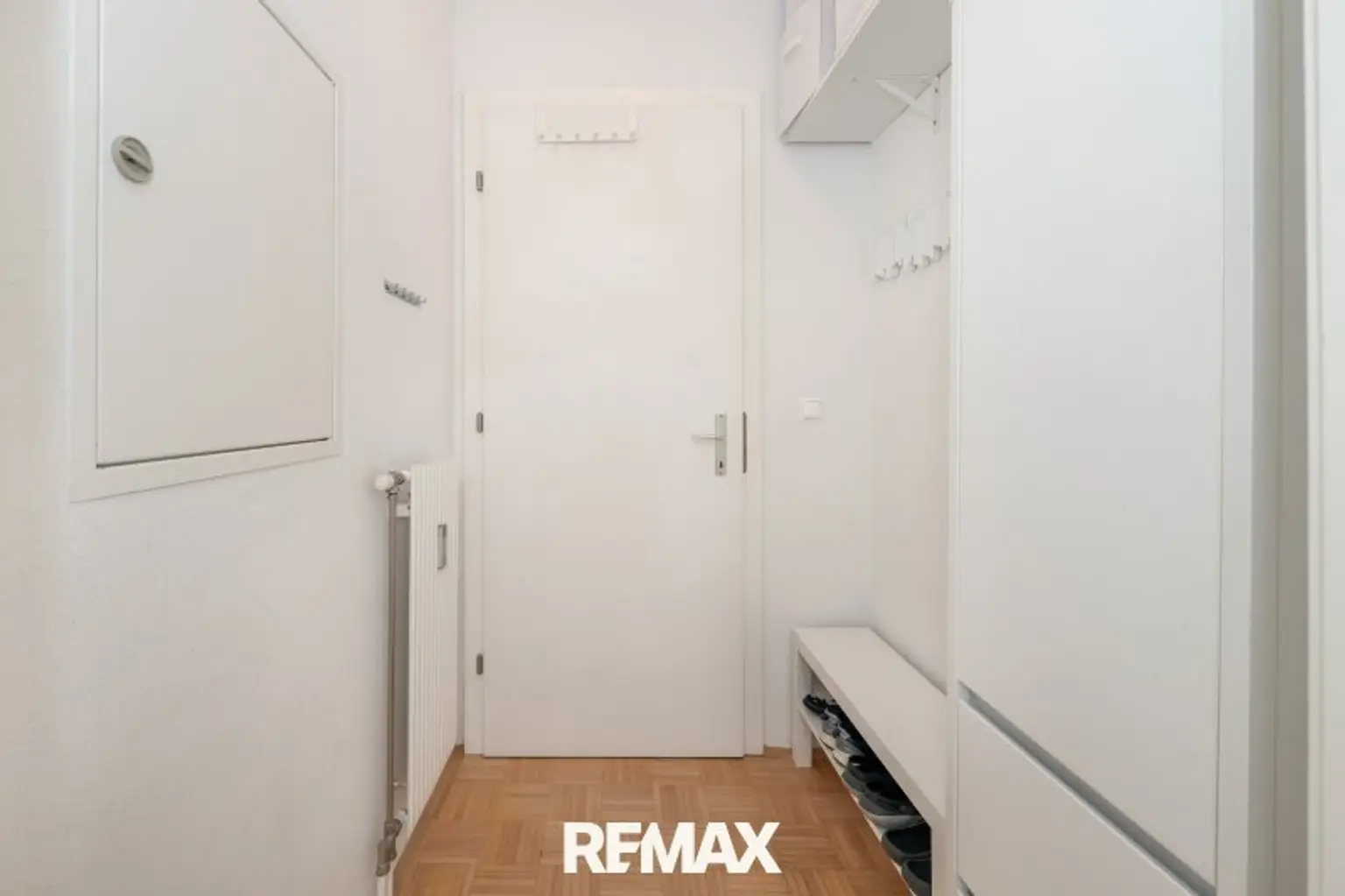 Praktischer Vorraum mit Garderobe