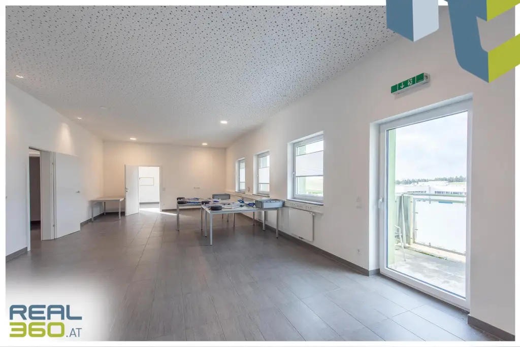 Hochwertige Betriebsliegenschaft auf Baurechtsgrund (Halle, Büro, Lager, Wohnung)