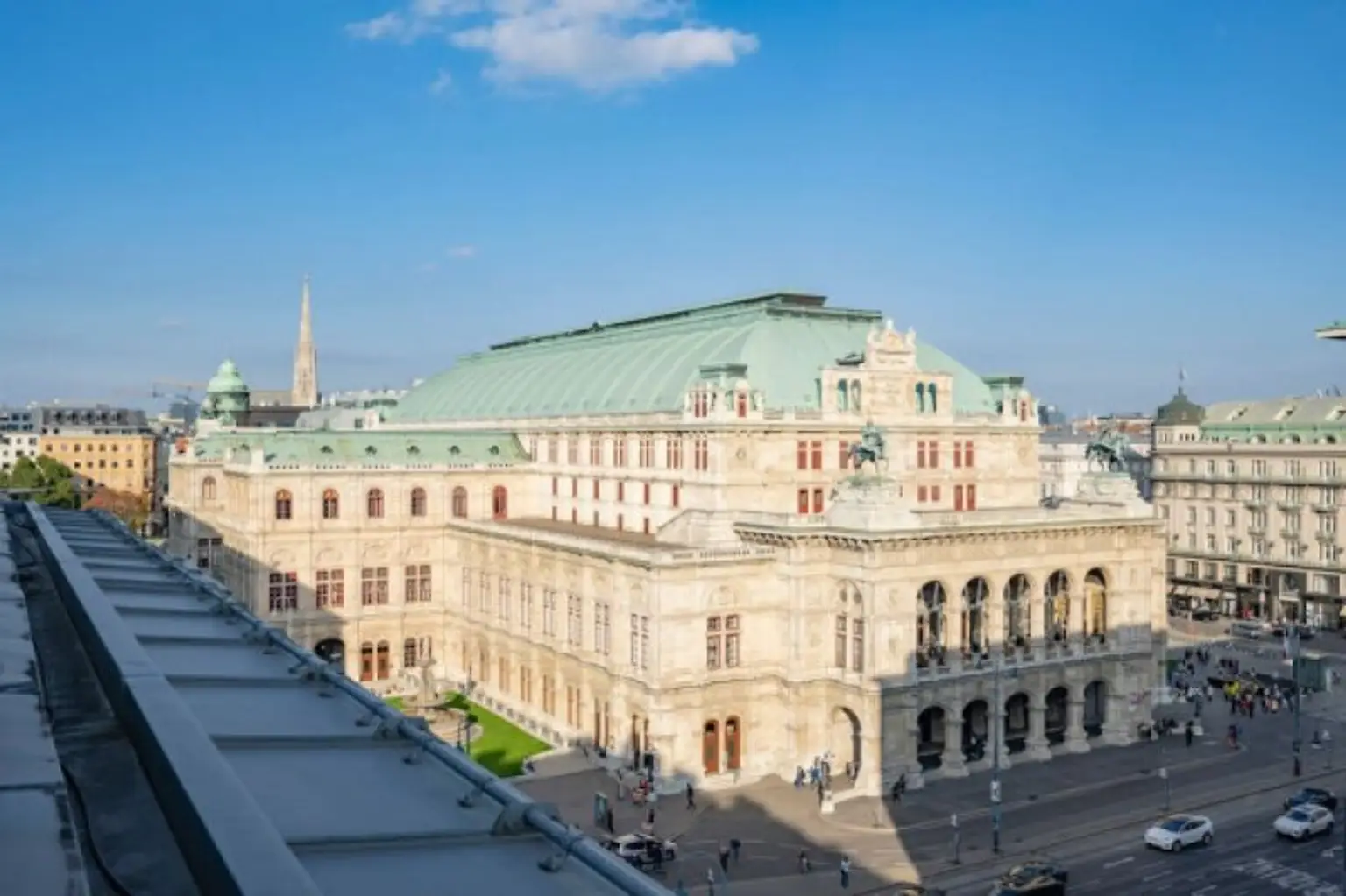 STAATSOPER-BLICK, klimatisiertes 110 m2 Dachgeschoss mit 20 m2 Terrasse, 3 Zimmer, Extraküche, 2 Bäder, Möblierung möglich