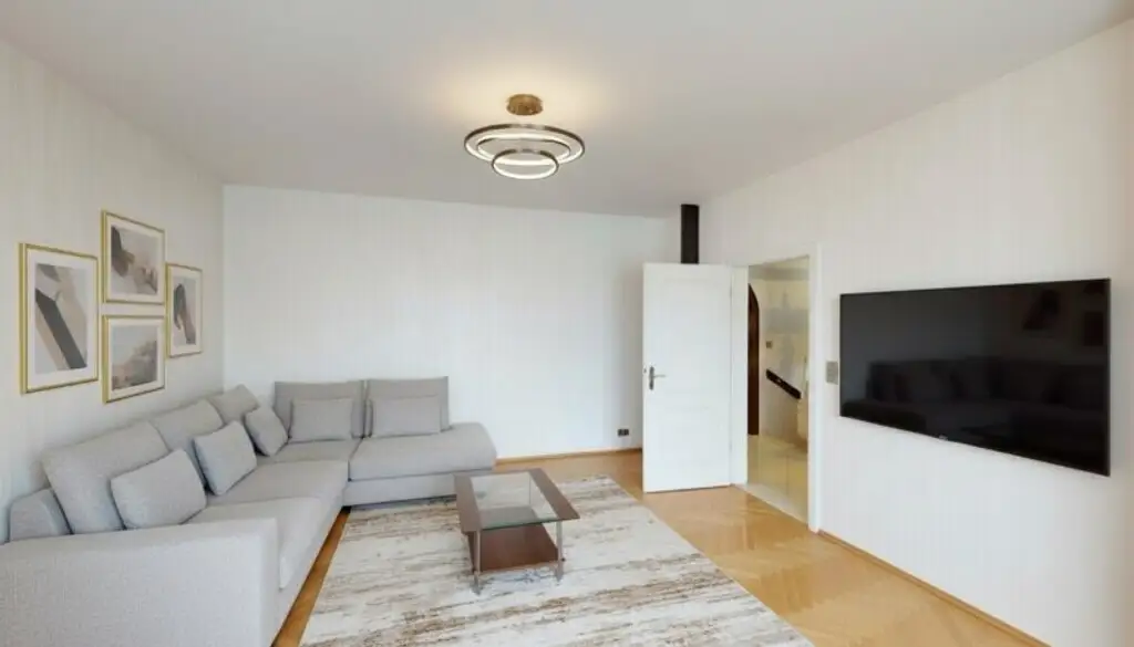 Einfamilienhaus in ruhiger Siedlungslage mit großem Garten (Pachtgrund)