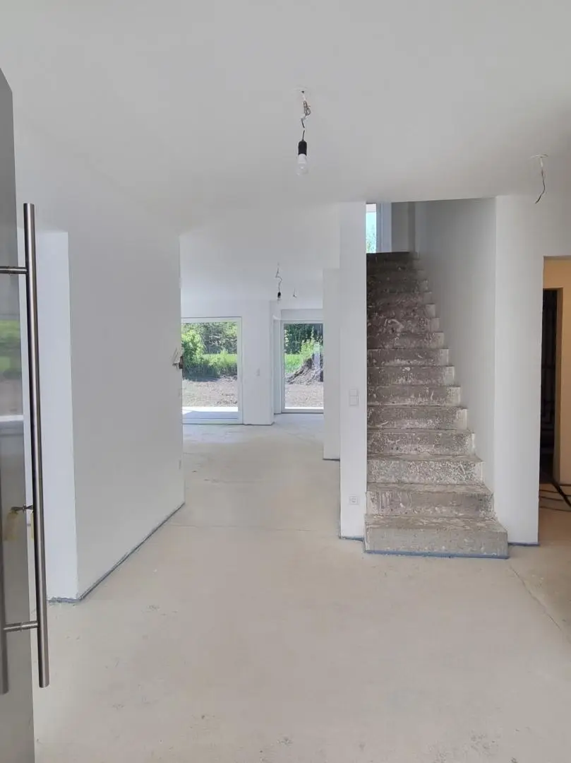 Vorraum + Aufgang OG - HB