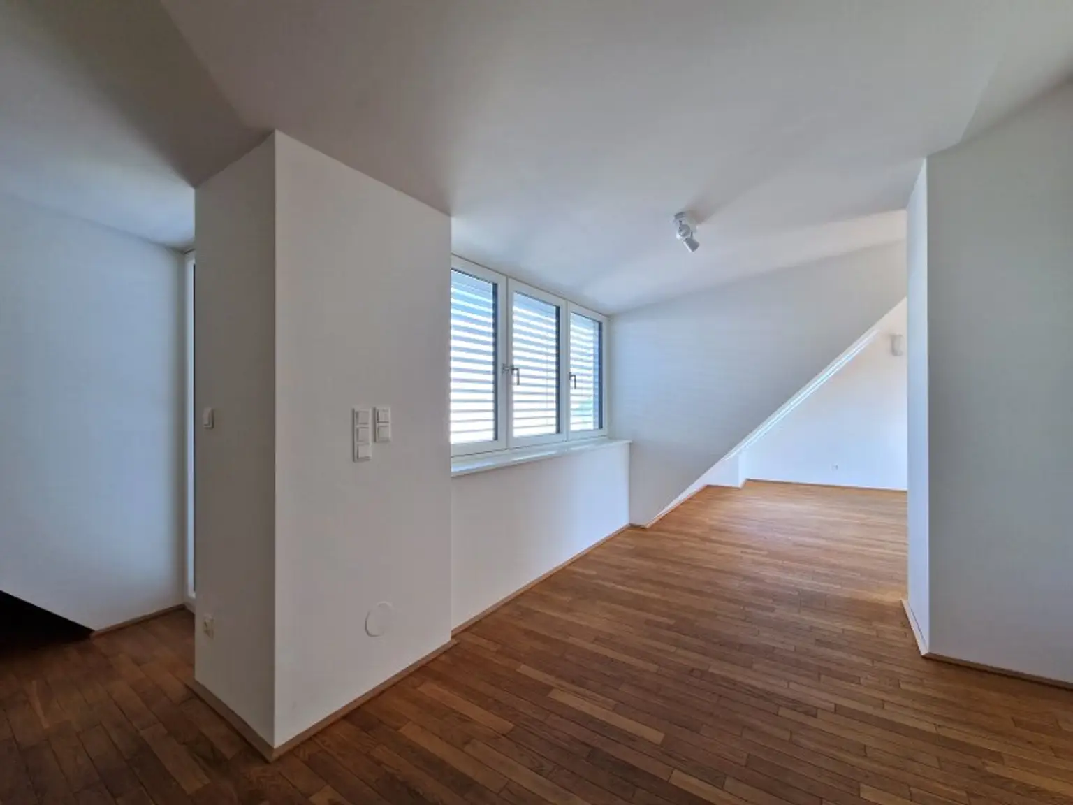 Willkommen auf der Sonnenseite! Ihre neue Wohlfühloase mit sonniger Dachterrasse und wunderbarer Aussicht im Herzen der Josefstadt