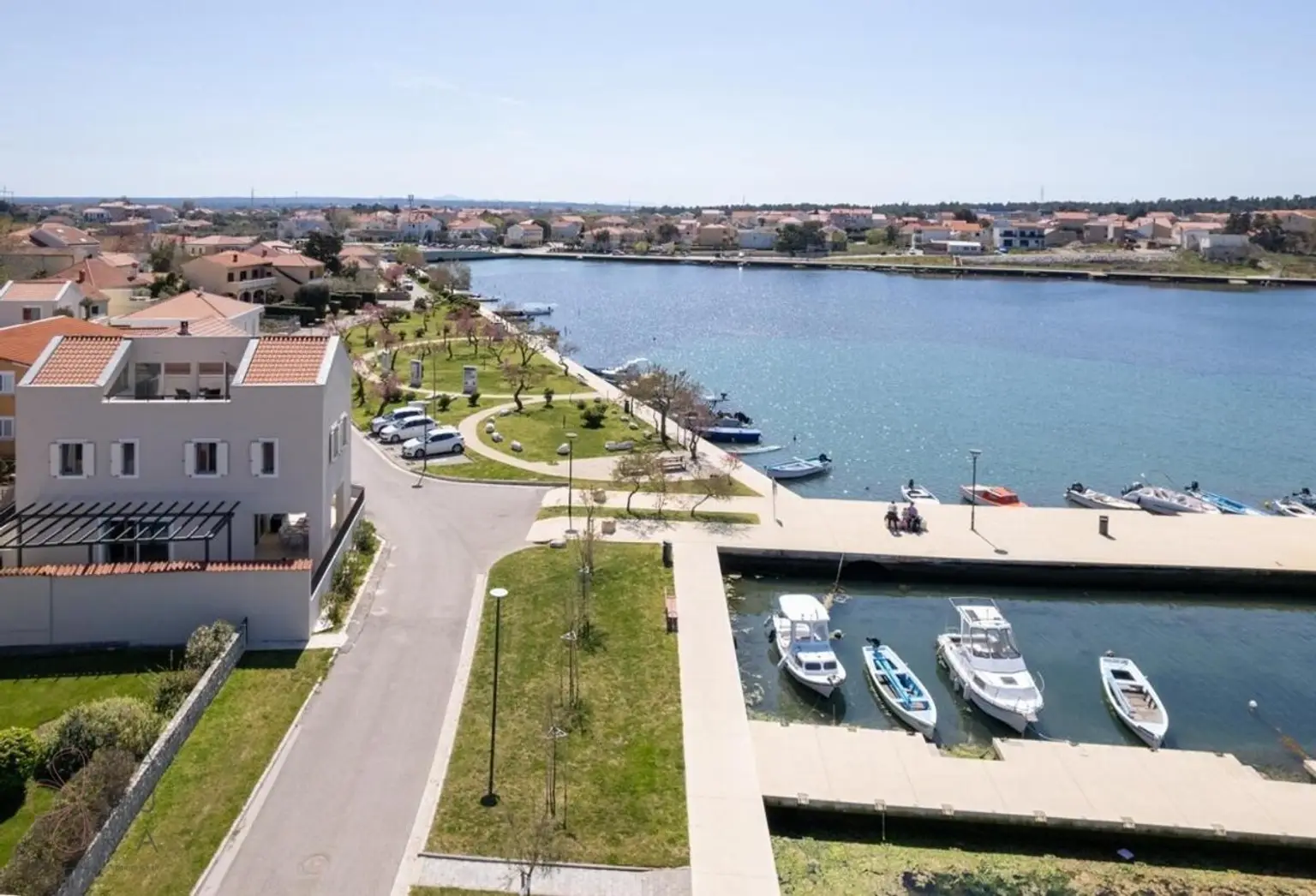 Prime Seafront Villa bei Zadar –Exklusivität am Meer mit Renditepotenzial