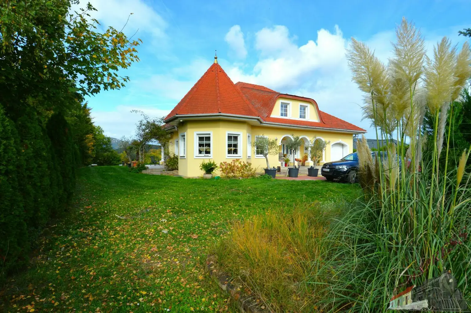 Repräsentatives Einfamilienhaus im italienischen Stil auf ca. 2.711 m²