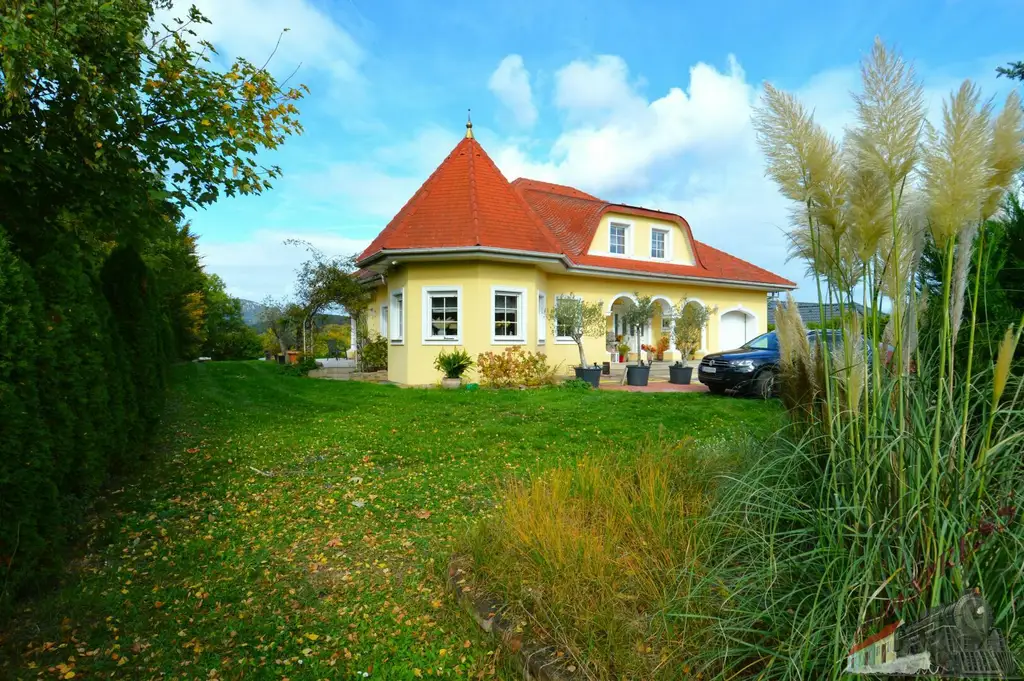Repräsentatives Einfamilienhaus im italienischen Stil auf ca. 2.711 m²