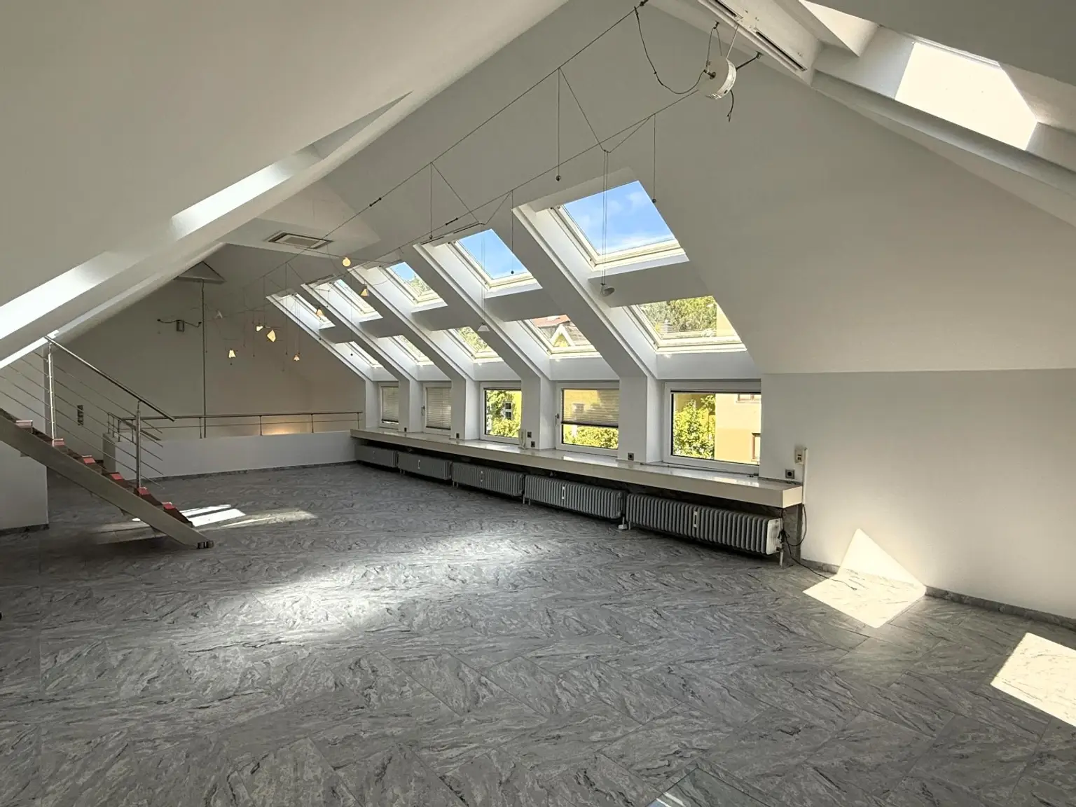 Ansprechendes Atelier, Loft, Dachterrasse inkl. PP im Neunzehnten // Attractive Studio, loft, roof terrace incl. parking in the nineteenth //