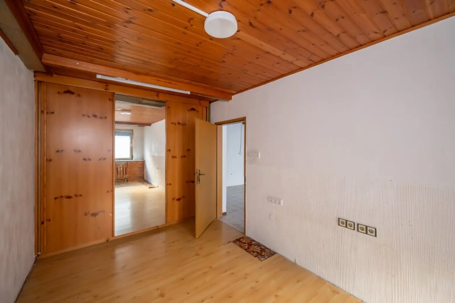 ++HG35++ sanierungsbedürftige 3-Zimmerwohnung mit Loggia