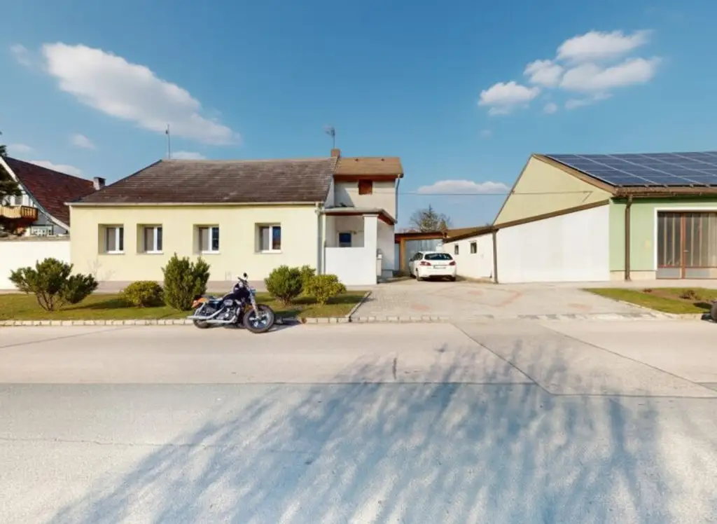 SANIERUNGSSCHNÄPPCHEN! Wer hier Hand anlegt, erfüllt sich seinen Wohntraum! Nähe Therme "Silent Spa"!