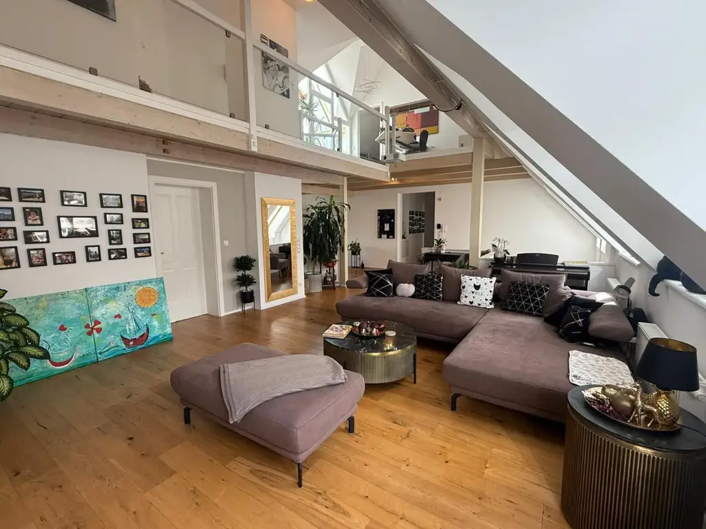 Traumhafte Penthousewohnung als Maisonette mit Dachterrasse und Garage