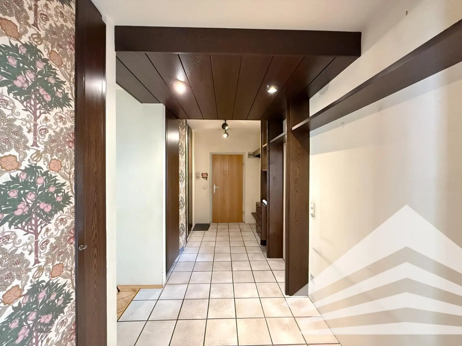 Sanierungsbedürftige 4,5 Zimmerwohnung mit 118 m² in Dornach - TG inklusive!