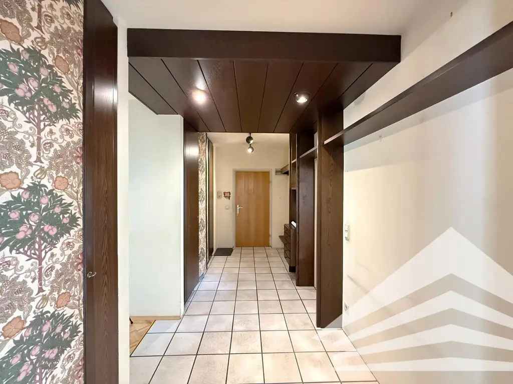 Sanierungsbedürftige 4,5 Zimmerwohnung mit 118 m² in Dornach - TG inklusive!