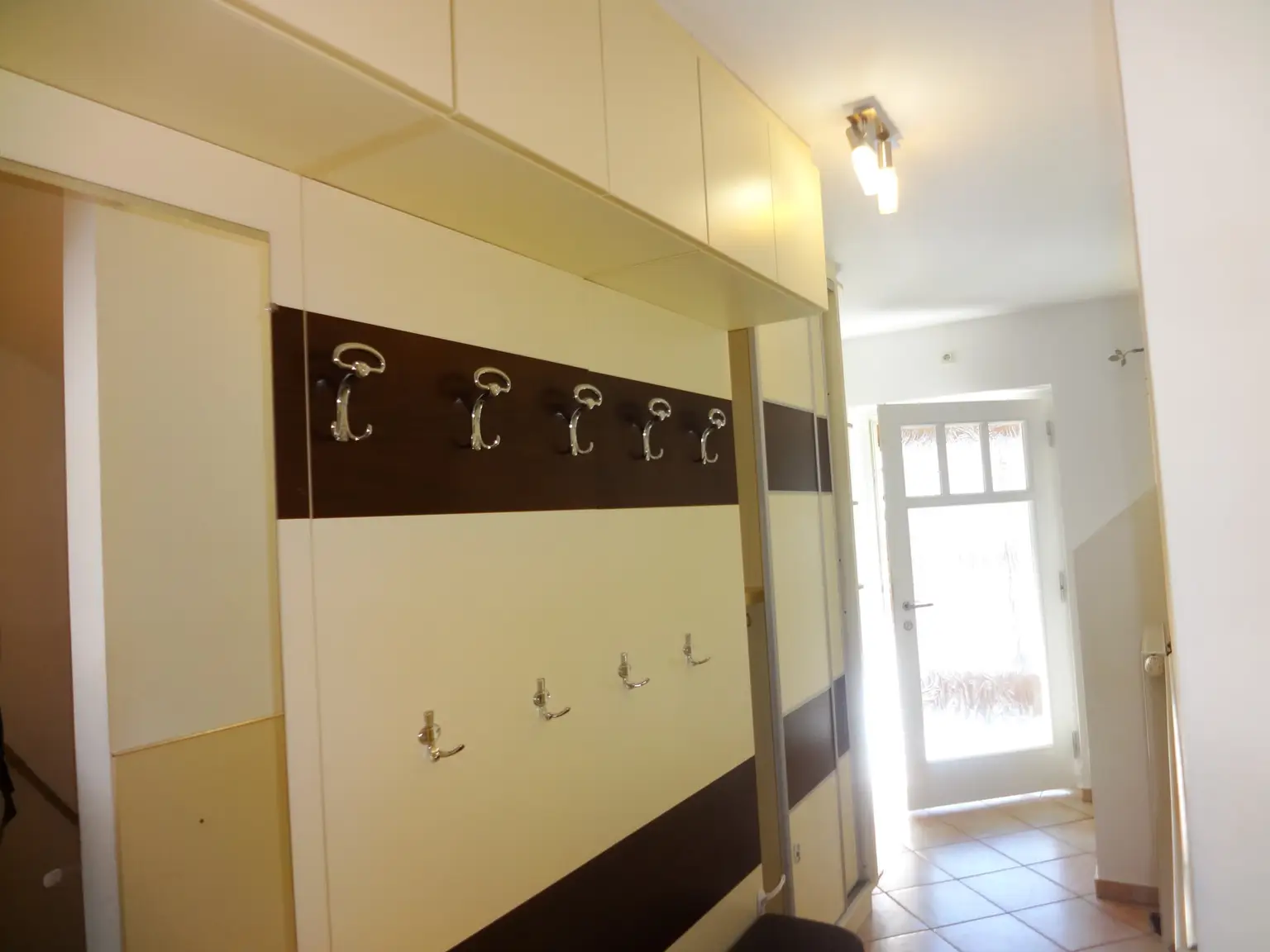 Garderobe EG