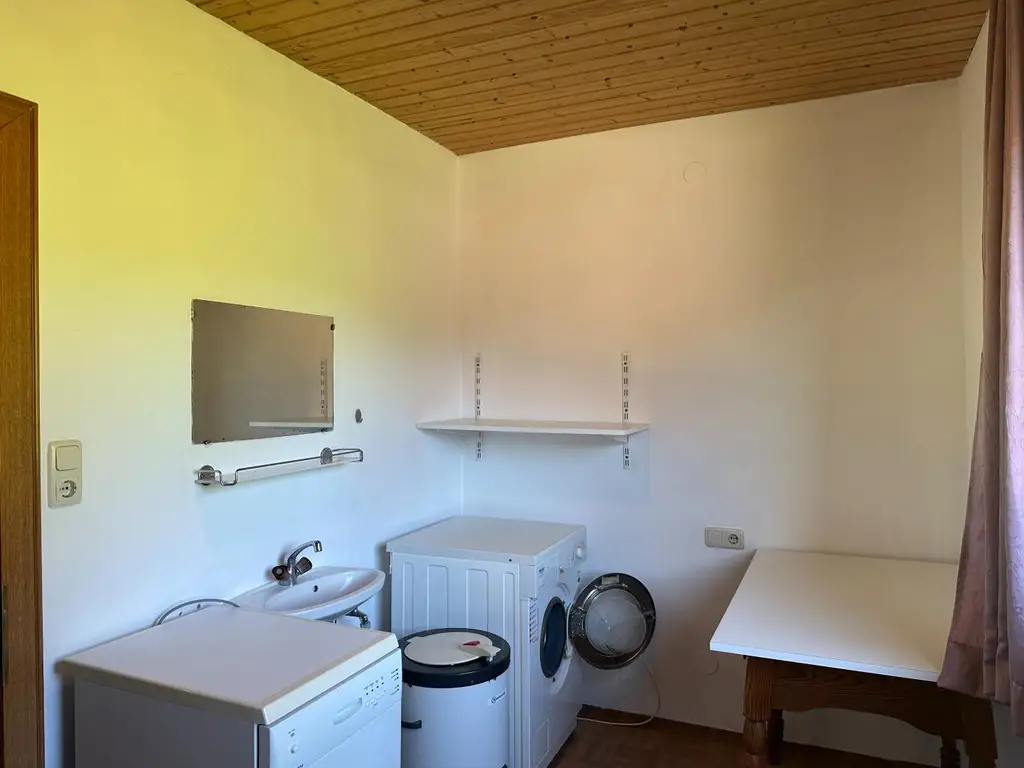 Einfamilienhaus mit Nebengebäude in ruhiger Lage