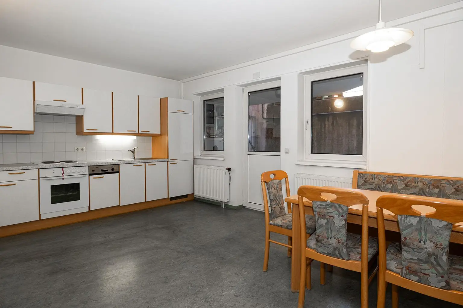 Essbereich mit Küche