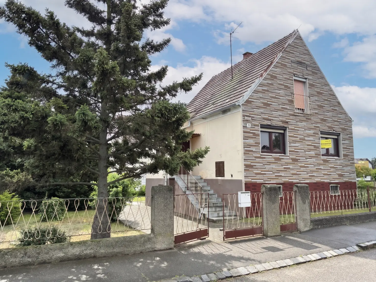 Ansicht Strasse (Himmel KI bearbeitet)