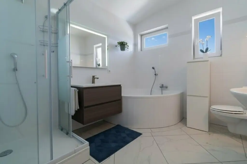 NEU & EXKLUSIV: Ihr Traumhaus in Seyring – Erstbezug mit Gartenparadies & 6 Zimmern! * 👉 Jetzt besichtigen & verlieben