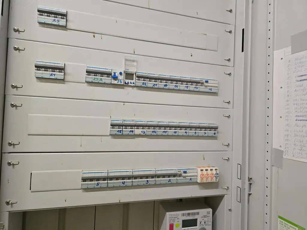 Großes Haus für Visionäre in Aussichtslage (Buschenschank, Weingärten)