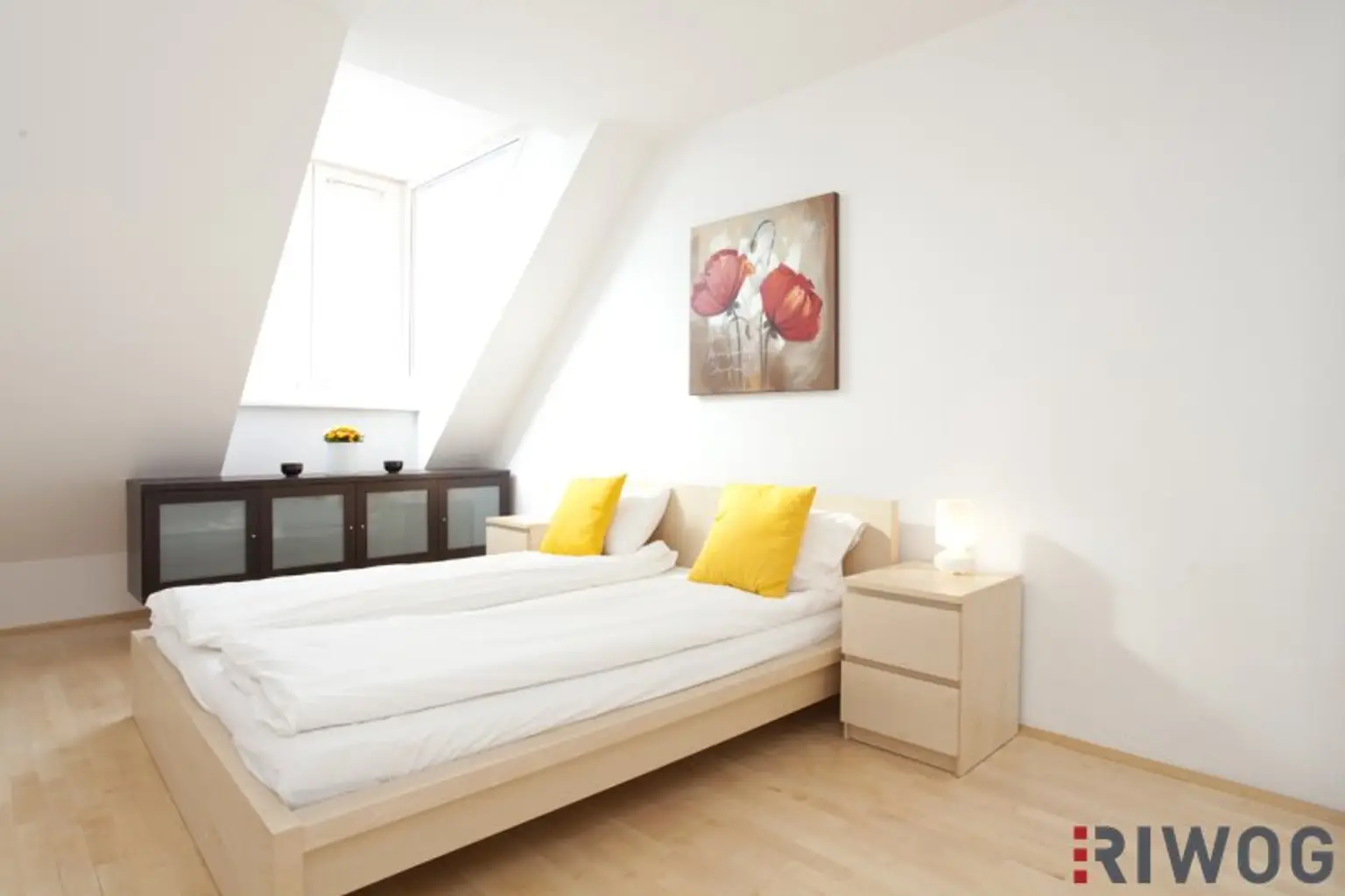 vollmöblierte Dachgeschosswohnung im Altbau *** 3 Gehminuten zum AKH Wien bzw zur Alser Straße