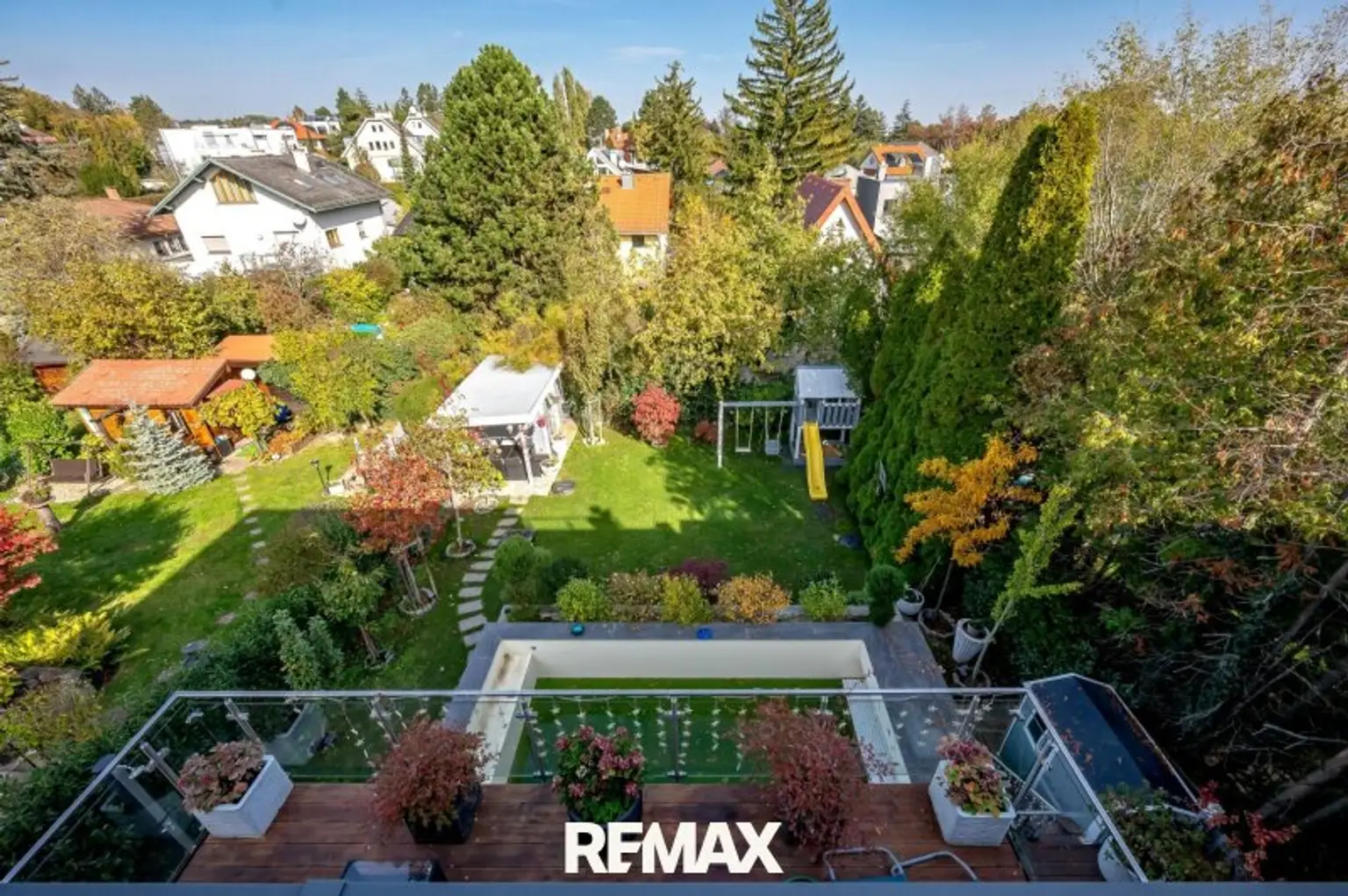 Blick von oben in den Garten