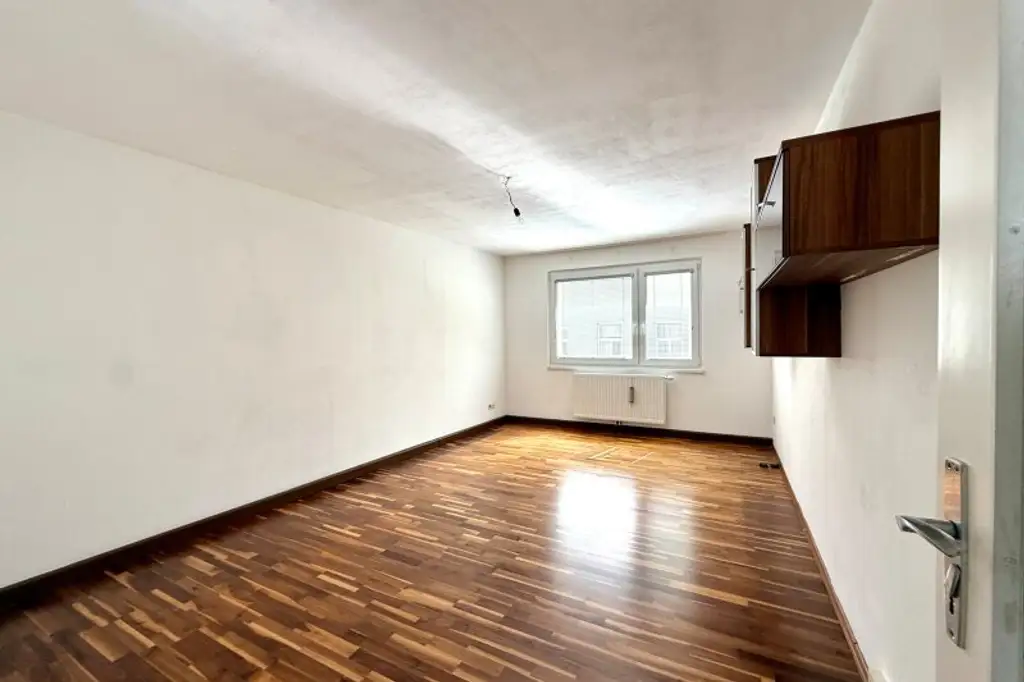 Sehr gut aufgeteilte 3 Zimmerwohnung mit separater Küche und KFZ-Stellplatz