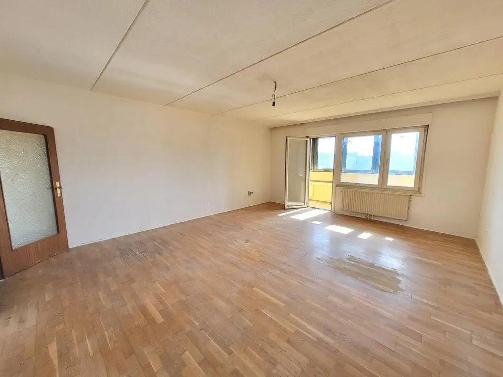 HELLE 2-ZIMMERWOHNUNG MIT GROSSER LOGGIA