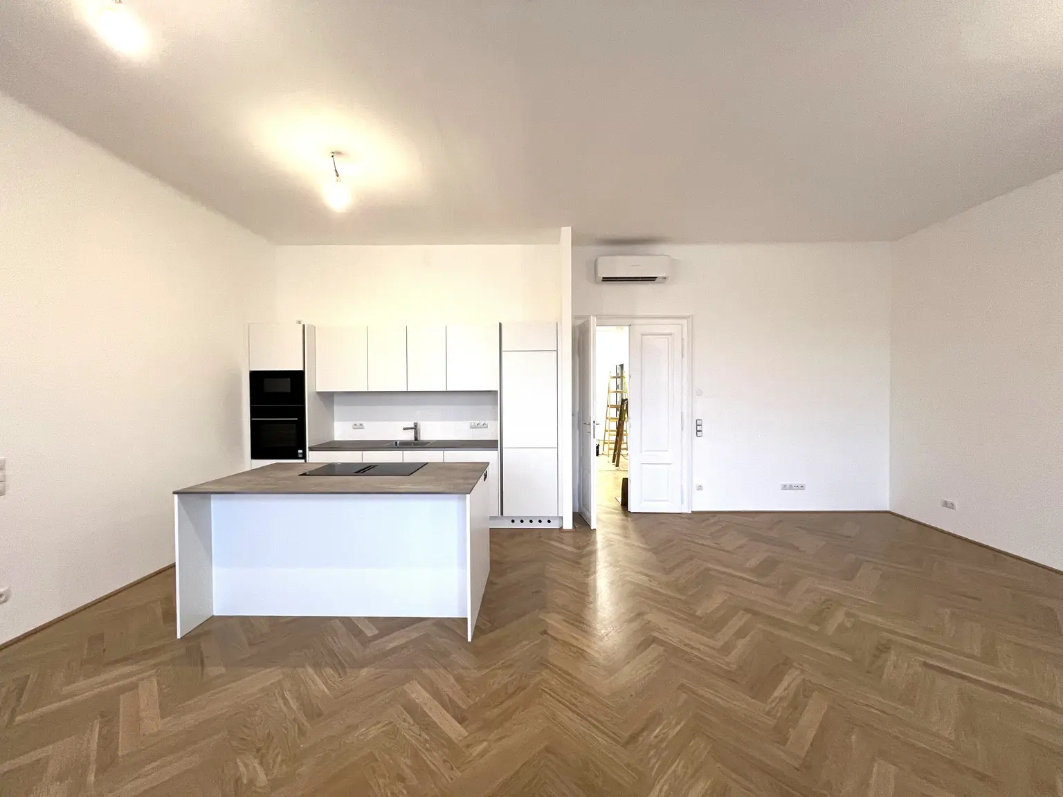 GENERALSANIERT: Klimatisierte 4-Zimmer-Wohnung mit fantastischer Stadtaussicht / Air-conditioned 4-room flat with fantastic city view