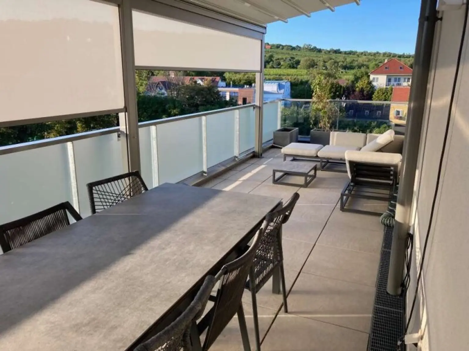 MODERNE DACHTERRASSENWOHNUNG MIT BLICK AUF DEN BISAMBERG