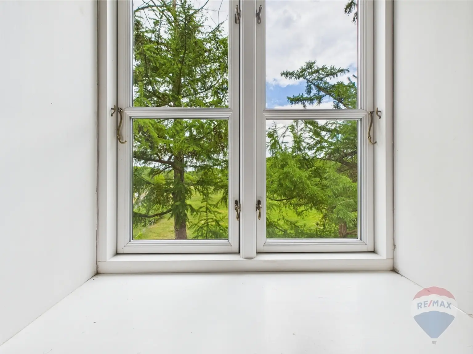 CAM02506G0-PR0165-STILL098