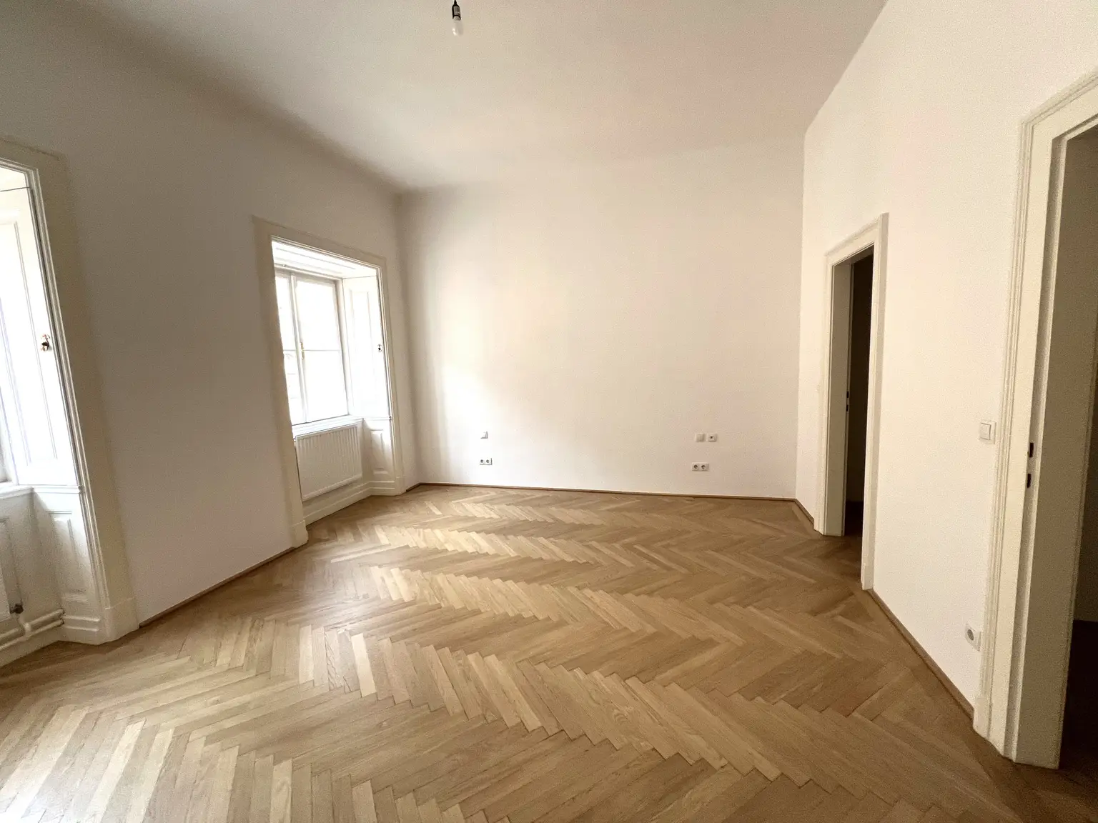 UNBEFRISTET: Ruhige, charmante Altbauwohnung im Herzen Wiens / Charming apartment in an old-style building in the heart of Vienna