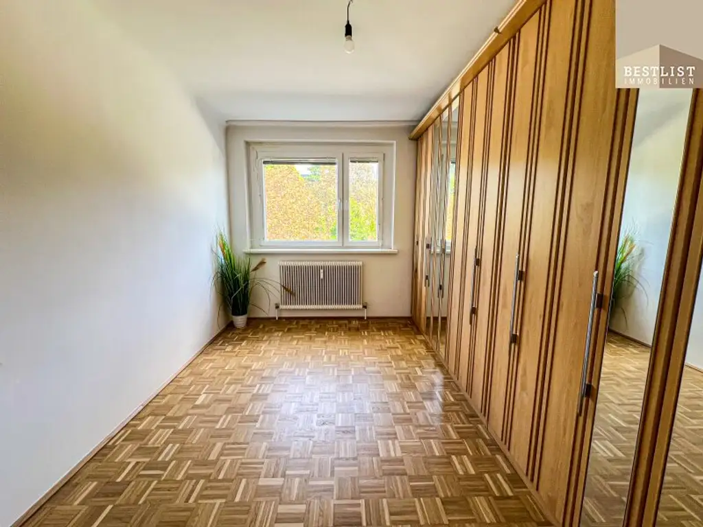Modernisierte Wohnung mit sonniger Loggia!