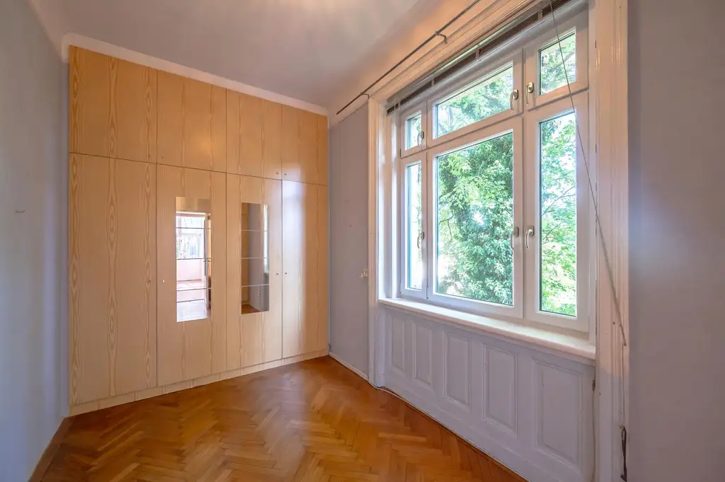WOHNUNG IN ALTBAU-VILLA | EIGENGARTEN | SANIERUNGSBEDÜRFTIGES JUWEL