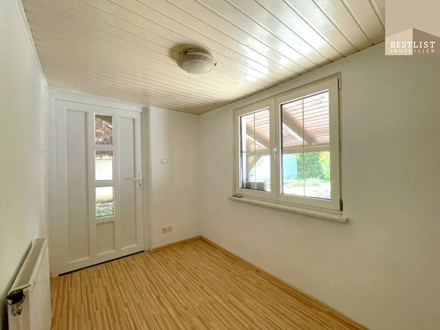Kleines ausbaufähiges Haus mit uneinsichtigem großem Garten
