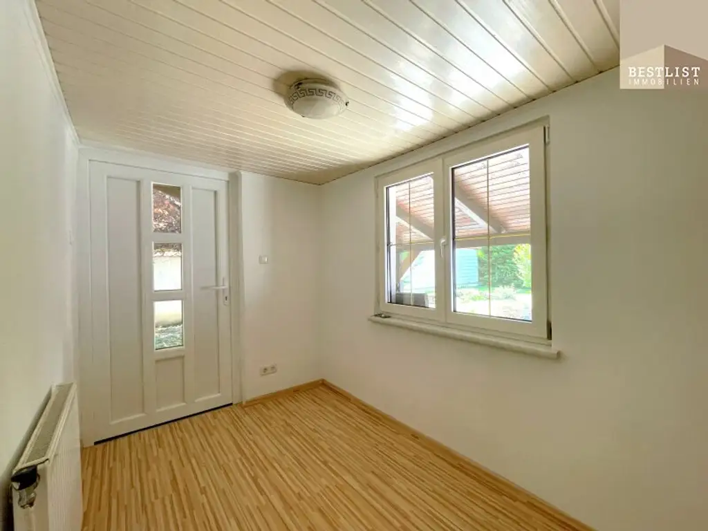 Kleines ausbaufähiges Haus mit uneinsichtigem großem Garten
