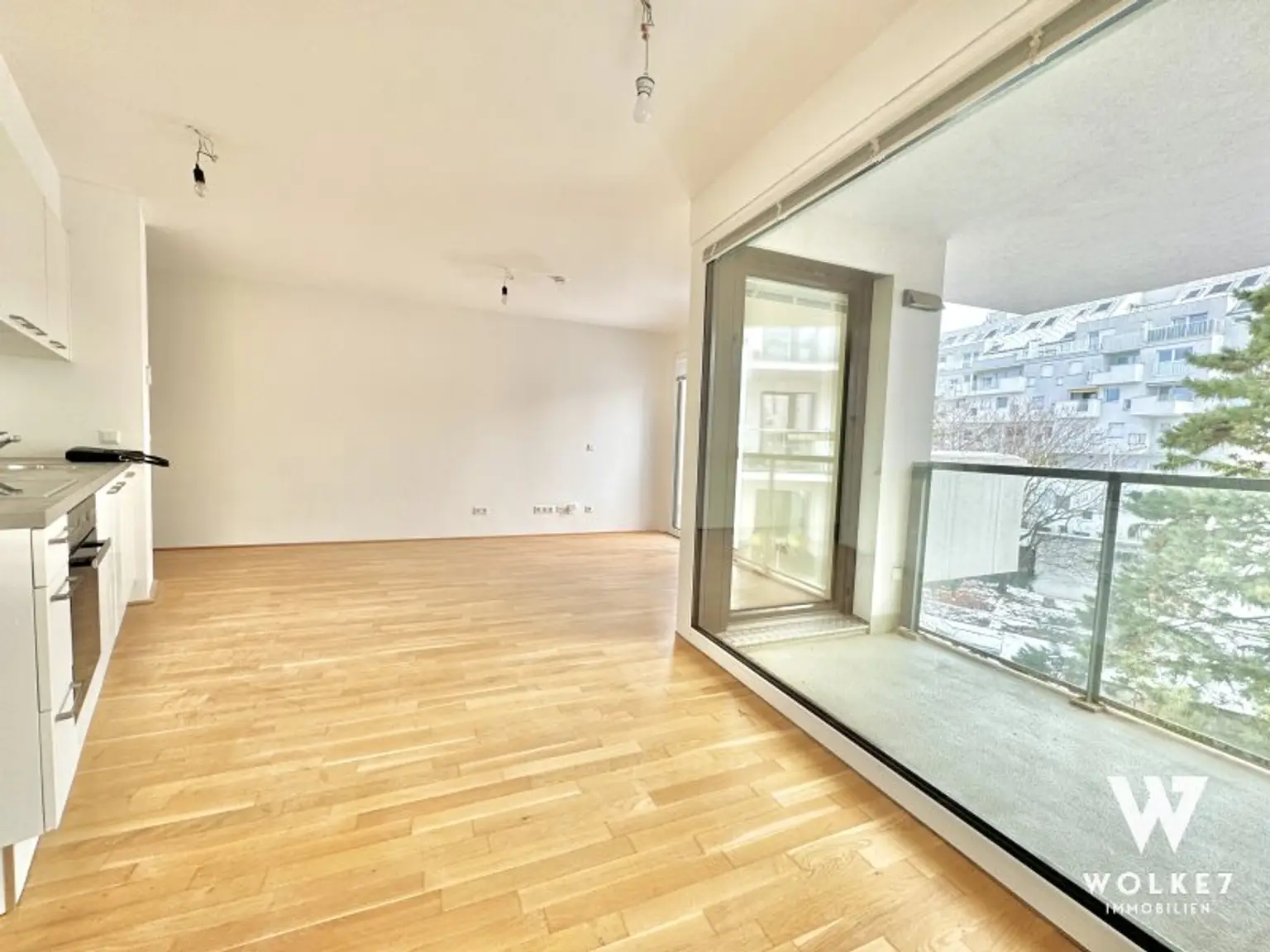 Wunderschöne 2 Zimmer mit 2 Aussenflächen | Ruhig & hell | gut aufgeteilt | U1 Kagraner Platz