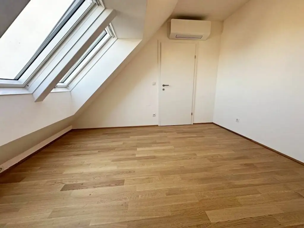 ERSTBEZUG, DACHGESCHOSS, klimatisierte 82 m2 Neubau mit Balkon, Wohnküche, 2 Zimmer, Wannenbad, Parketten, Augarten
